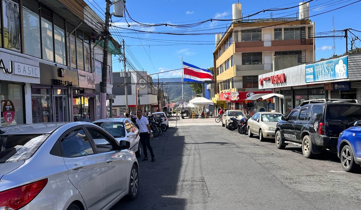 WhatsApp Image 2025-05-04 at 19.11.43 (1)