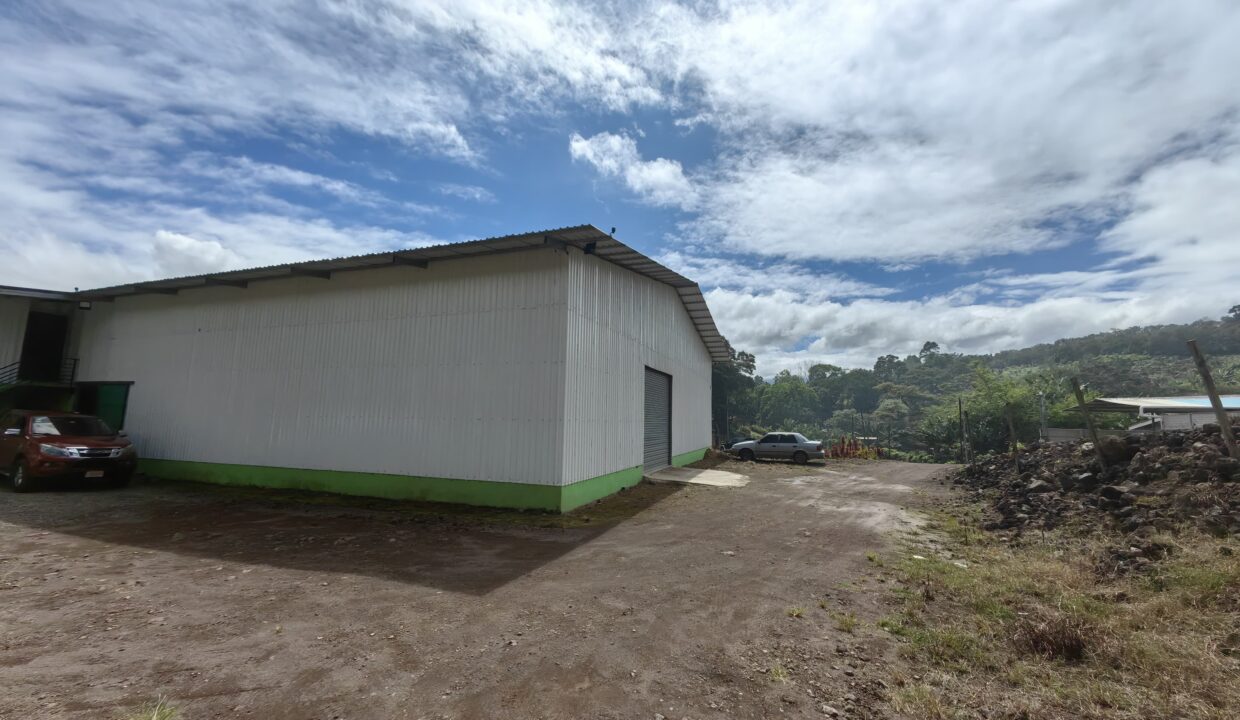 WhatsApp Image 2025-11-27 at 19.01.45