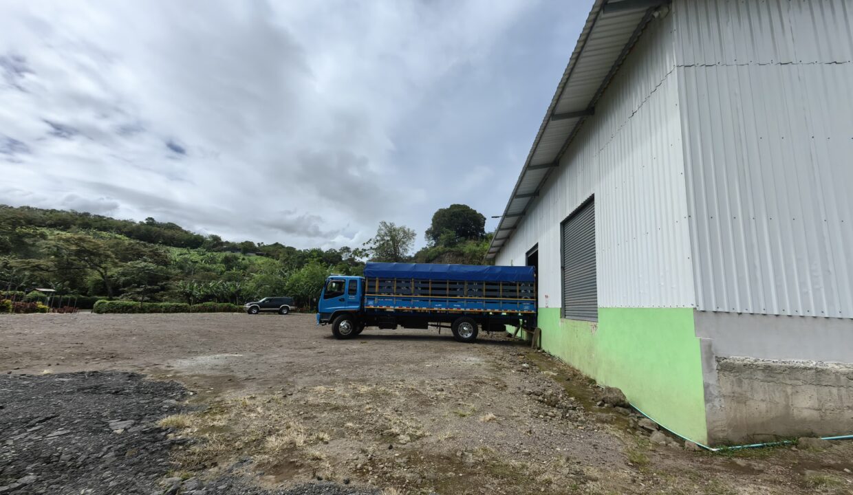 WhatsApp Image 2025-11-27 at 19.01.45 (2)