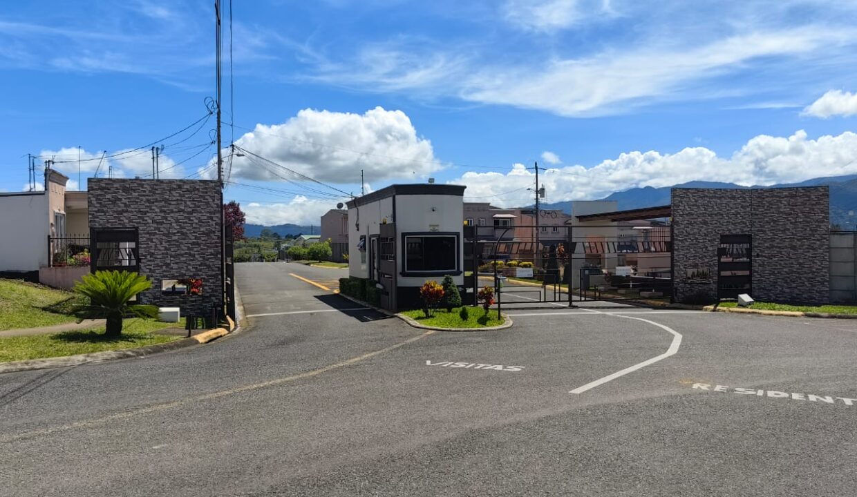 WhatsApp Image 2025-11-07 at 13.49.18